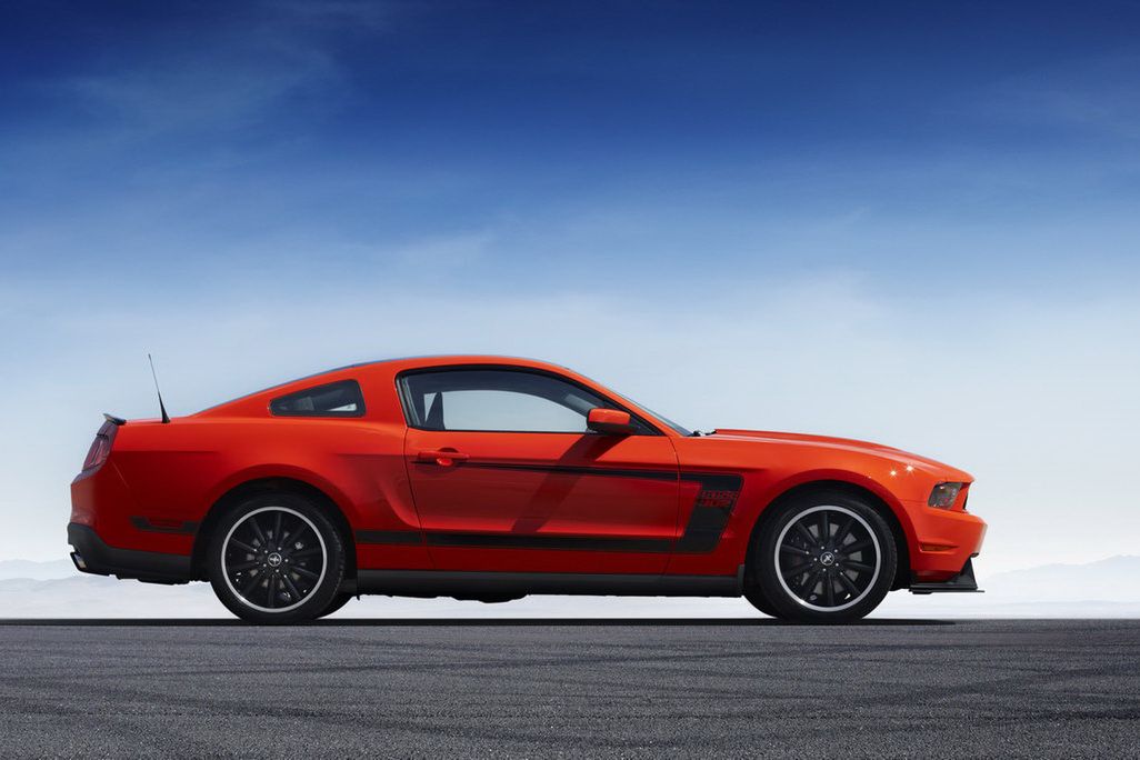 2012-Ford-Mustang-Boss-104