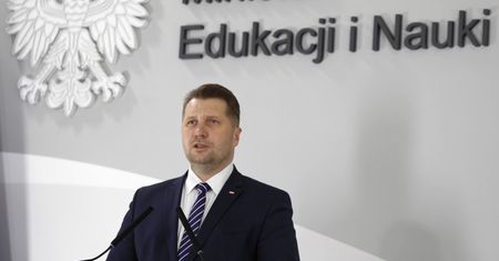 Powrót do szkoły. Konferencja prasowa ministra edukacji Przemysława Czarnka