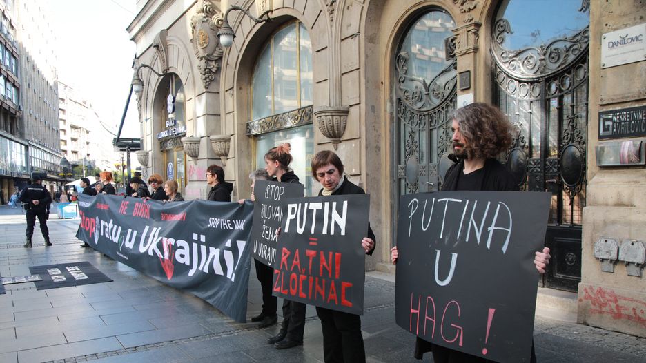 Protest przeciwko rosyjskiej inwazji na Ukrainę. Belgrad, 2022 r. 