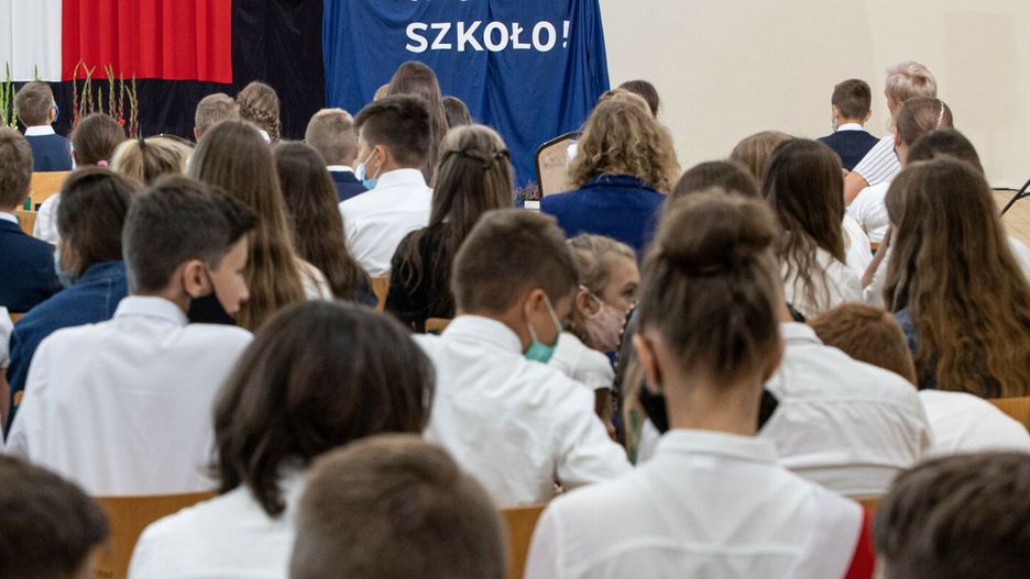 Rozpocz?cie roku szkolnego 2021/2022
01.09.2021 Kruszew Rozpoczecie roku szkolnego w Publicznej Szkole Podstawowej im. Papieza Jana Pawla II w Kruszewie z udzialem pary prezydenckiej   fot. Jacek Dominski/REPORTER
Jacek Dominski/REPORTER
