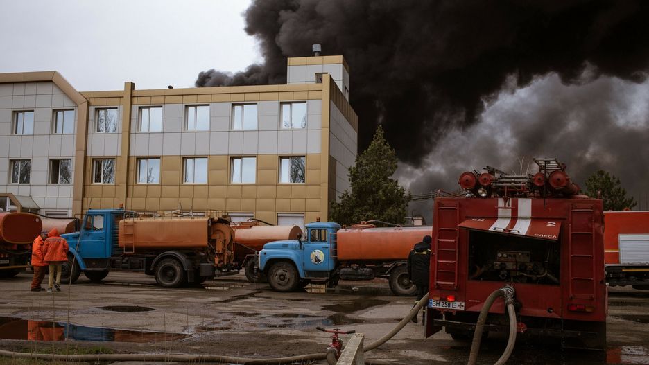 Wojna w Ukrainie - Odessa i okoliceODESSA, UKRAINE - APRIL 02: A view from the building after the attack in Odessa, Ukraine on April 02, 2022. Fire broke out due to an explosion caused by Russian rockets in the Port of Odessa. The explosions took place around 7 am but the fires in fuel tanks have not yet been circumscribed. Andre Luis Alves / Anadolu Agency/ABACAPRESS.COMAA/ABACA