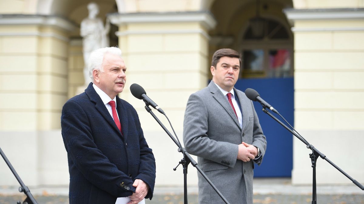 Zrobiliśmy sondaż, który pokazał, że wyborcy PiS i PO po równo są przeciwni restrykcjom - powiedział wiceminister zdrowia 