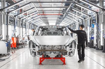 Niemiecka fabryka Tesli z problemami. A Musk znów obiecuje