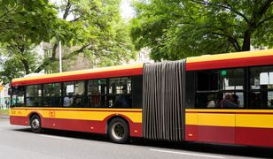 Kierowca zamknął 18-latkę. Krwawe sceny w autobusie w Warszawie