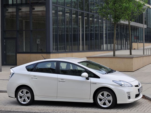 Toyota Prius II jest chętnie kupowanym autem na taksówkę i to właśnie na TAXI zdobyła w Polsce ogromną popularność