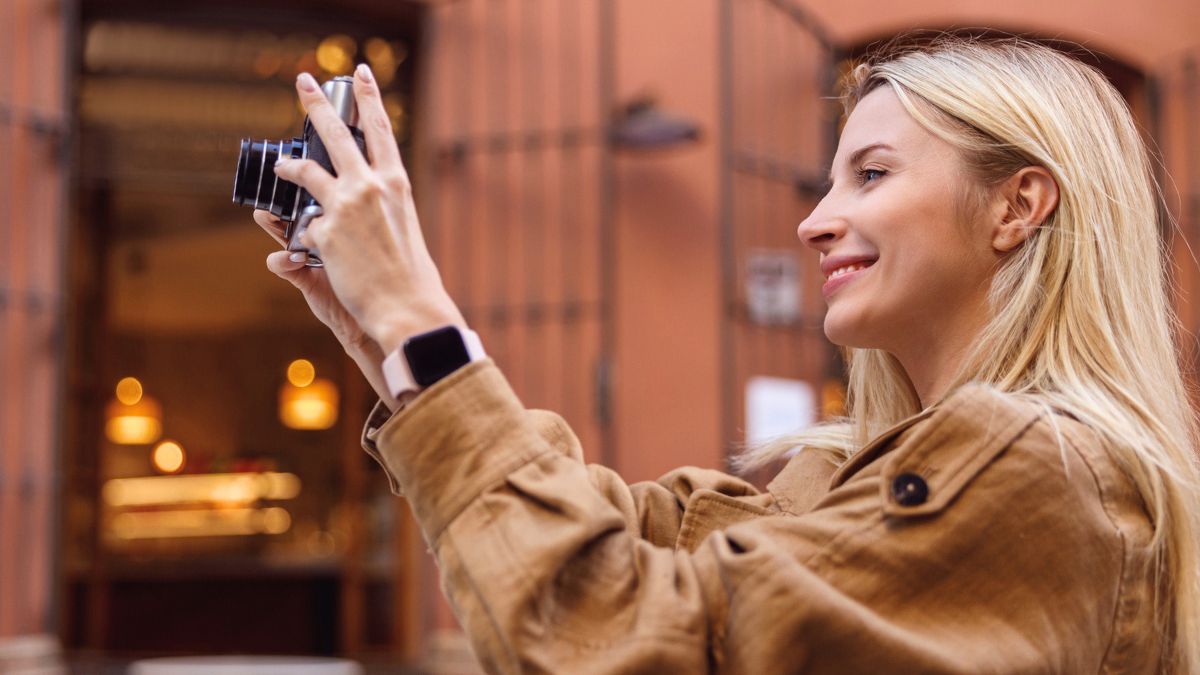 Kobieta robi zdjęcie