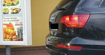 Adam Małysz w McDrive'ie w aucie za 300 tysięcy