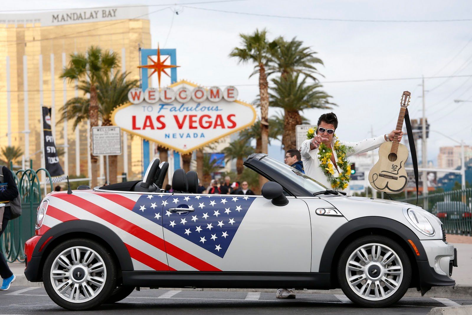 Galeria Mini jako celebracja sprzedaży półmilionowego egzemplarza w USA 175