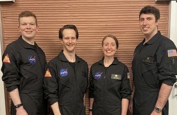 Rok w marsjańskim habitacie. Załoga misji NASA CHAPEA 2 kończy izolację