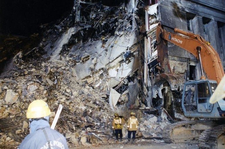 FBI ujawniło nieznane wcześniej zdjęcia z zamachu z 11 września 2001 roku 17
