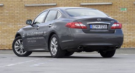 Infiniti M35h: hybrydowy sprinter