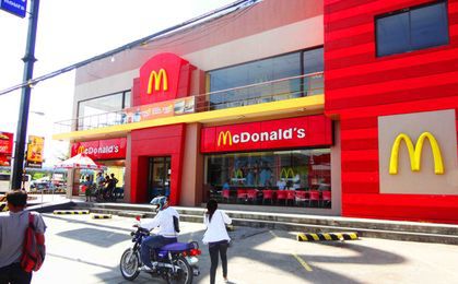 McDonald's zapłaci więcej pracownikom, by poprawić wyniki