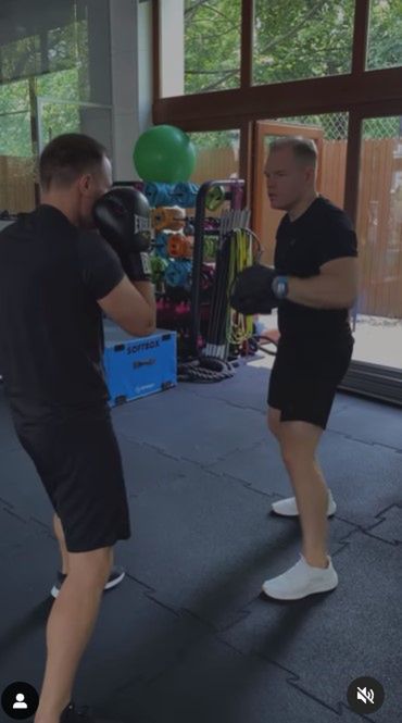 Marcin Hakiel trenuje sztuki walki