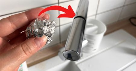 Kulka folii aluminiowej zastąpiła mi drogie detergenty! Używam jej codziennie