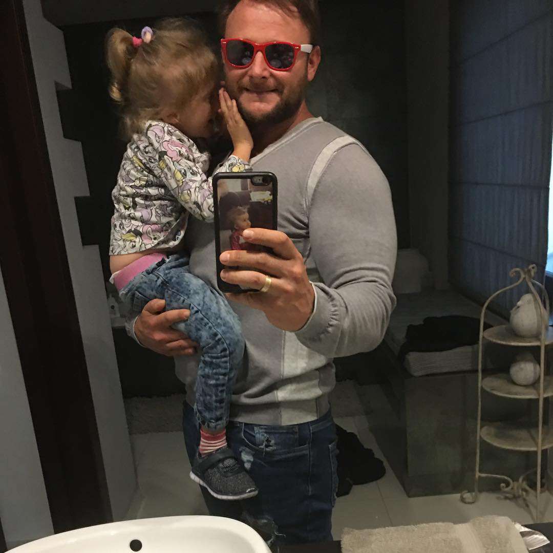 Konrad Gaca z córką