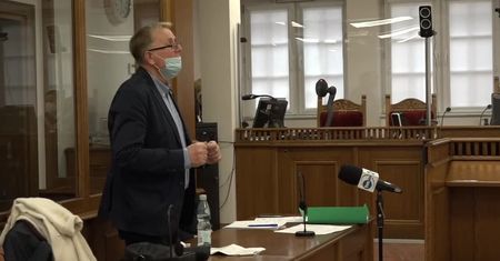 Ruszył proces byłego senatora PiS-u. Ciągnął psa za samochodem, zwierzę nie przeżyło.