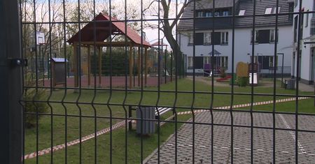 Dwie dziewczynki w ciężkim stanie po wypadku na placu zabaw. Jest postępowanie prokuratury.
