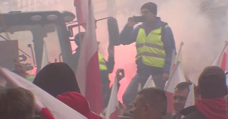 Protest rolników we Wrocławiu. Siedziba Komisji Europejskiej obrzucona jajkami