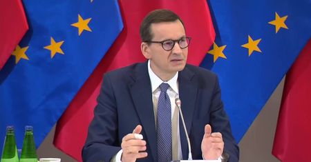 Premier na spotkaniu z wojewodami: Chcemy poprzez gminy dotrzeć do wszystkich obywateli, którzy potrzebują węgla