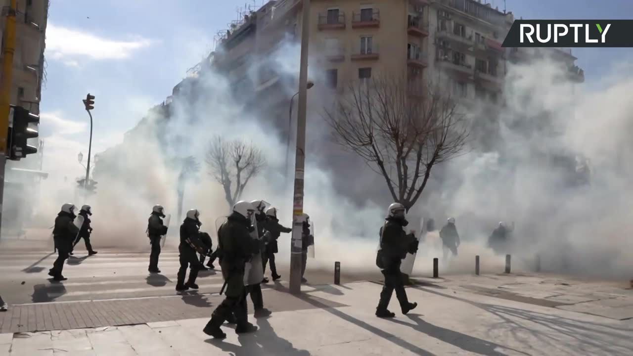 Gwałtowne zamieszki podczas protestów studenckich w Salonikach.