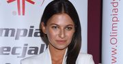 Anna Lewandowska w białym garniturze na konferencji Olimpiad Specjalnych