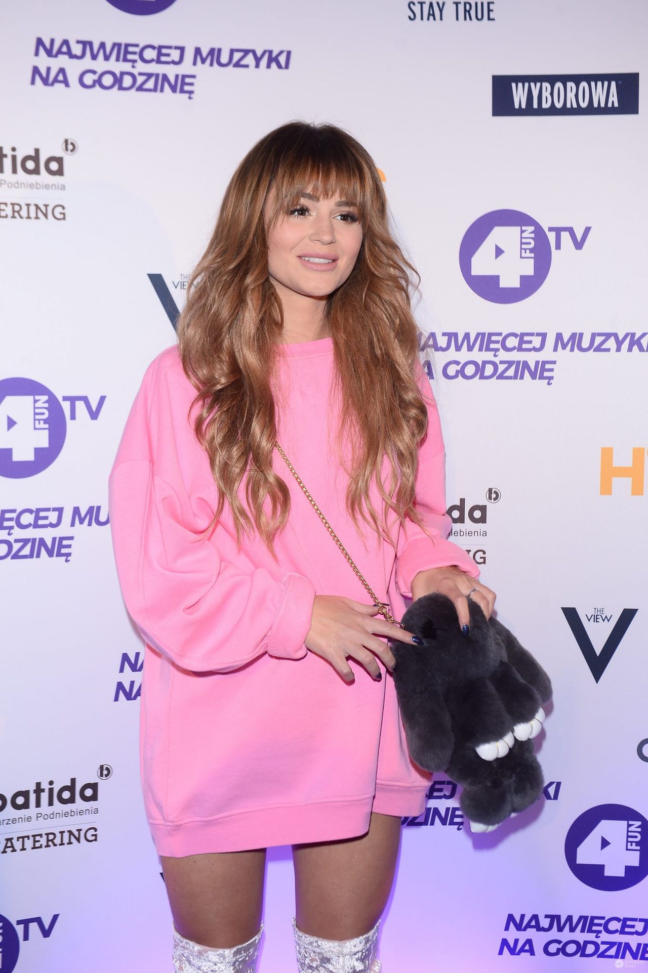 Honorata Skarbek w różowej bluzie na imprezie stacji muzycznej