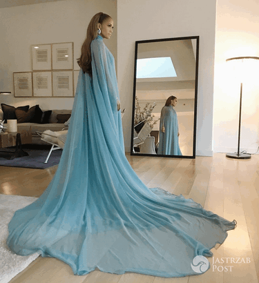 Jennifer Lopez na MET Gala 2017 w kreacji Valentino