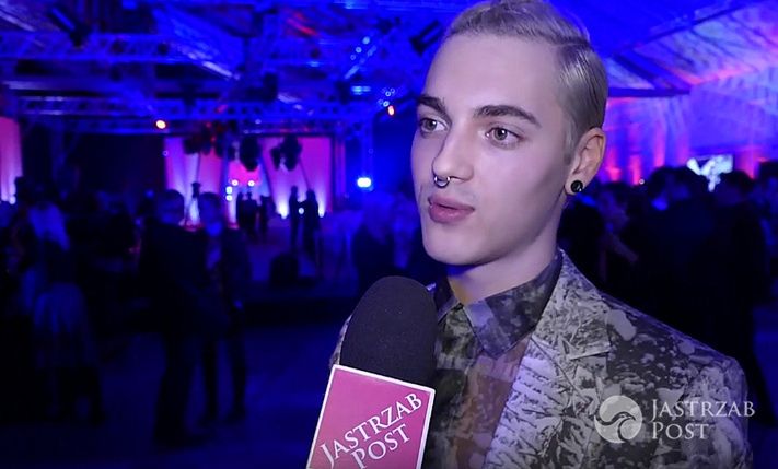 Starania o proste zęby wymagają wielu poświęceń. Nie uwierzycie, co musi robić Radek Pestka