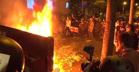 Dziesięć osób zostało rannych po kolejnych nocnych zamieszkach w Barcelonie