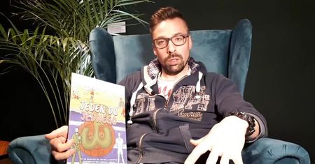 Niezwykła historia niezwykłego meczu. Konspiracyjna rywalizacja Warszawy z Krakowem tematyką… komiksu. “Poruszyło to moją wyobraźnię”