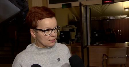 Zamordował, a ciało schował w wersalce. Stanął przed sądem, prokuratura zażąda dożywocia