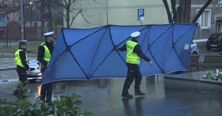 Gdańska policja zatrzymała trzech mężczyzn, którzy obalili pomnik ks. Jankowskiego