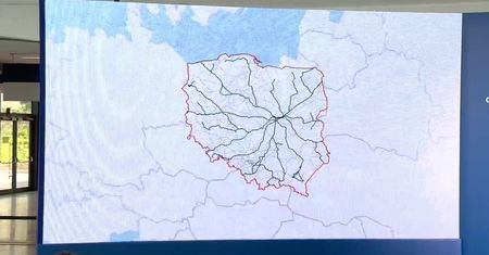Premier zapowiedział budowę 1600 km linii kolejowych do Centralnego Portu Komunikacyjnego