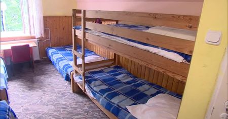 Złe warunki na kolonii pod Wałbrzychem. W pokojach śmierdziało grzybem i pleśnią, ale Sanepid nie widzi problemu