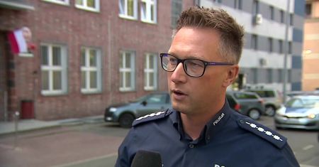 Policję wpuścił dziesięciolatek, w środku niemowlę i pijany mężczyzna