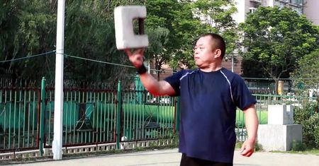 Stone lock. Poznaj chiński sport, który zwiększa wytrzymałość i wzmacnia ciało