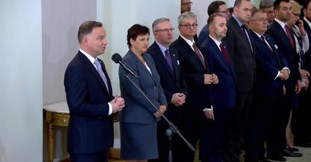 Prezydent podziękował odchodzącym ministrom i życzył poparcia społecznego nowym