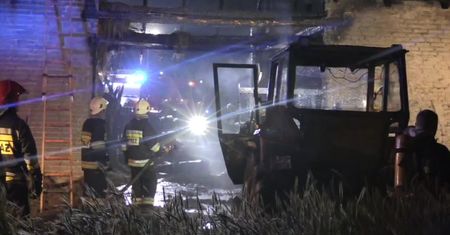 Siedem krów spłonęło w stodole pod Opolem. Pożar wybuchł od uderzenia pioruna