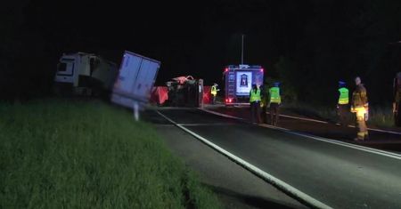 Dwie osoby zginęły w zderzeniu ciężarówki i lawety w okolicy Sulejowa w woj. łódzkim