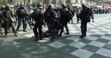 Zamieszki w Paryżu, policja użyła gazu łzawiącego. Około 200 zatrzymanych