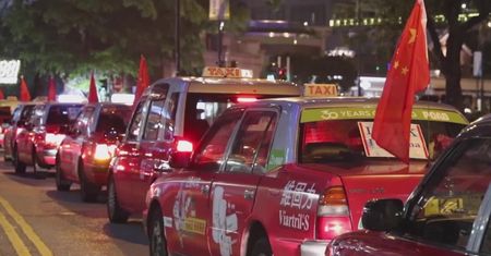 Prawie 600 taksówek wzięło udział w demonstracji przeciwko przemocy w Hongkongu