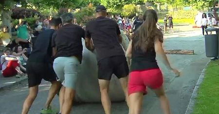 Wyścig w workach po ziemniakach, przetaczanie beli siana, bieg z zasłoniętymi oczami. W Chantadzie trwają hiszpańskie igrzyska wiejskie