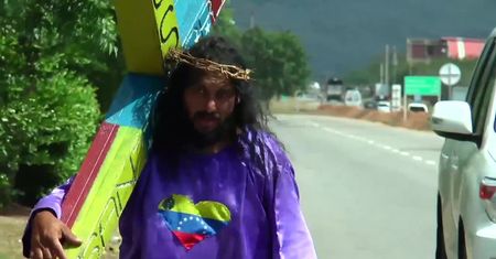Wziął krzyż na barki i maszerował przez 24 dni. Jesus z Wenezueli chciał zwrócić uwagę na dramat swoich rodaków