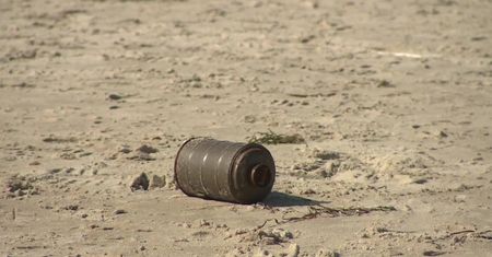 Interwencja saperów na plaży w Gdańsku. Przedmiot przypominający niewybuch nie wystraszył plażowiczów