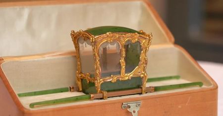 Kupiona za 75 funtów, dziś może być warta milion dolarów. Miniaturka Faberge na aukcji w Anglii