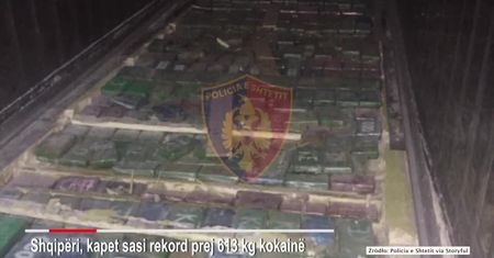 Ponad pół tony kokainy w Bananach. Albańska policja udaremniła przemyt narkotyków o wartości 220 mln dolarów