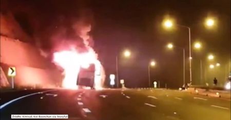 Wypadek i pożar autobusu w Tajlandii. Zginęło co najmniej 21 osób