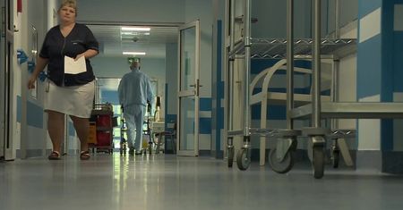 15-letni Dominik jechał na skuterze, metalowa linka rozpięta na drodze rozcięła mu szyję. Przeszedł operację