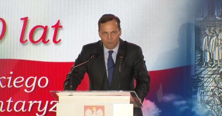 R. Sikorski do PiS: Ciągniecie nas cywilizacyjnie na Wschód