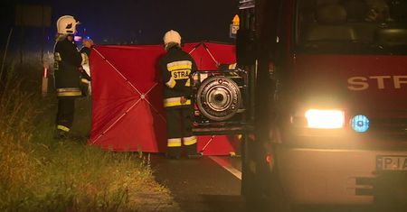 Śmiertelne potrącenie pieszego pod Jarocinem. Samochód pchał go prawie 200 metrów